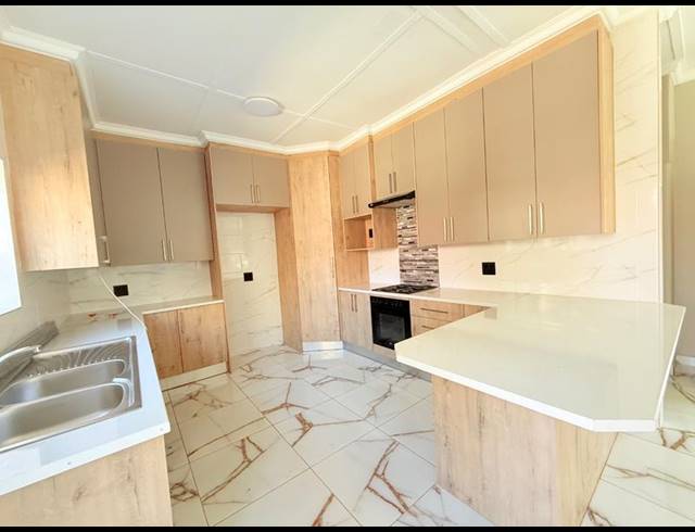 3 BEDROOM HOUSE FOR SALE IN VANDERBIJLPARK CW 6